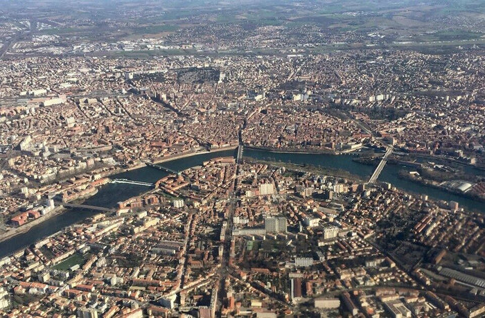 Vue de Toulouse, métropole industrielle aérospatiale et chimique en Occitanie